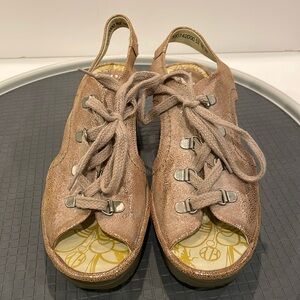 FLY LONDON NWOT LACE UP OPEN TOE WEDGE NON SMOKERS